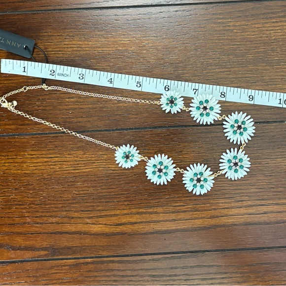 ANN TAYLOR 🖤💚 Floral Necklace - Picture 10 of 10